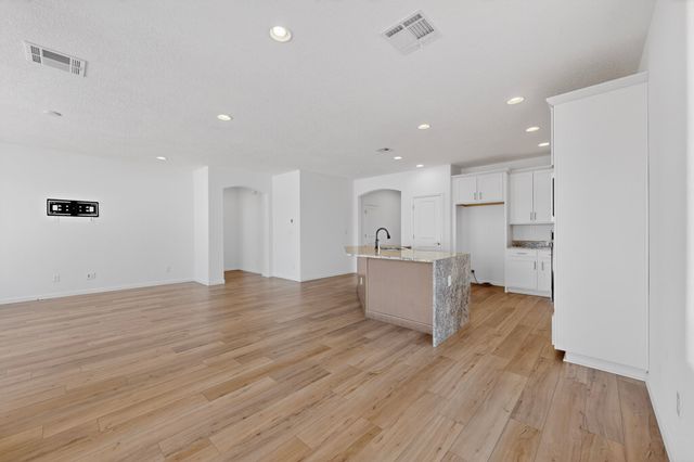120 Mountaingem Loop, Santa Fe, NM 87508