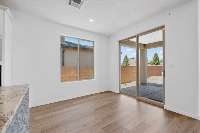 120 Mountaingem Loop, Santa Fe, NM 87508