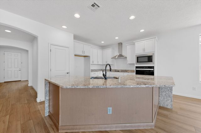 120 Mountaingem Loop, Santa Fe, NM 87508