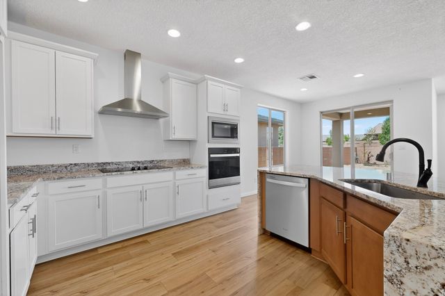 120 Mountaingem Loop, Santa Fe, NM 87508