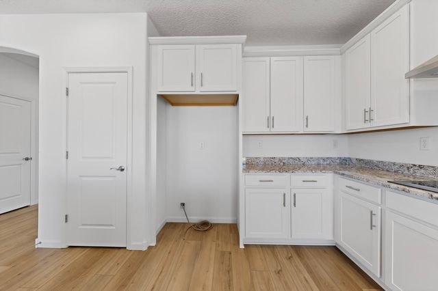120 Mountaingem Loop, Santa Fe, NM 87508