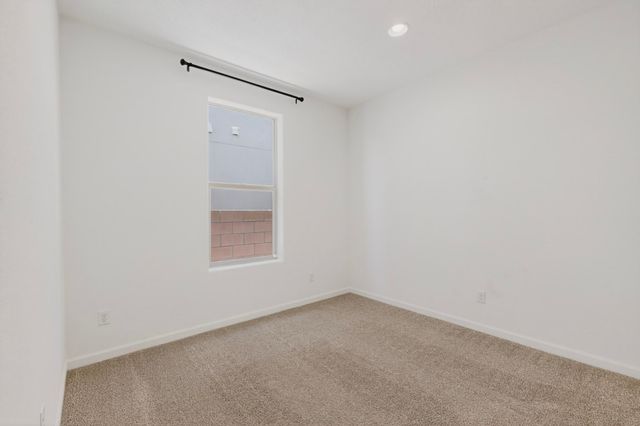 120 Mountaingem Loop, Santa Fe, NM 87508