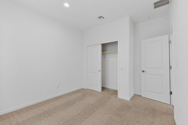 120 Mountaingem Loop, Santa Fe, NM 87508