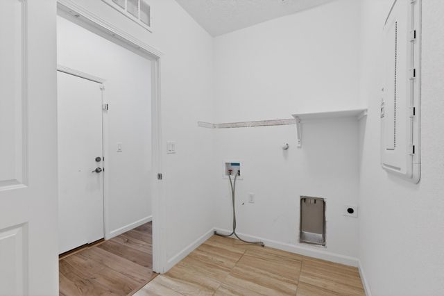 120 Mountaingem Loop, Santa Fe, NM 87508