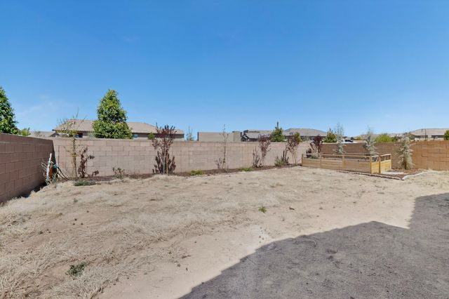 120 Mountaingem Loop, Santa Fe, NM 87508