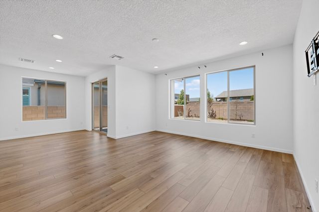 120 Mountaingem Loop, Santa Fe, NM 87508