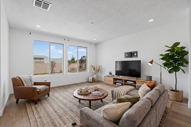 120 Mountaingem Loop, Santa Fe, NM 87508