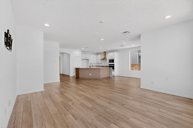 120 Mountaingem Loop, Santa Fe, NM 87508