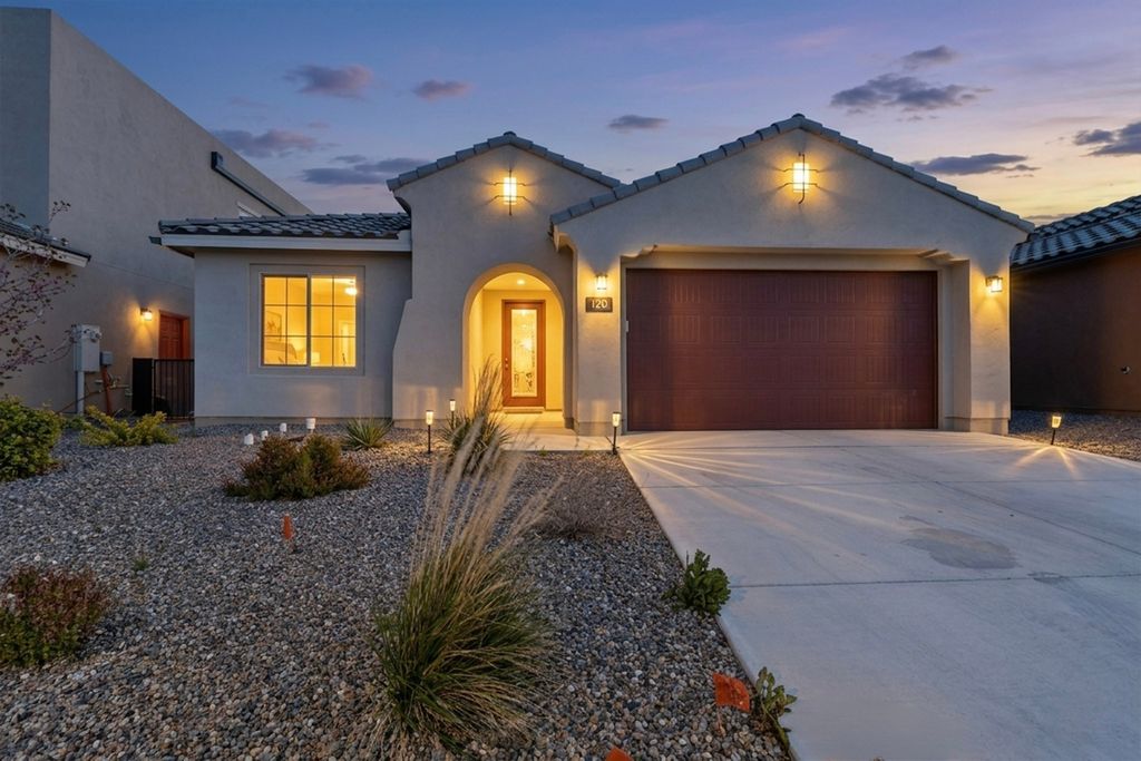 120 Mountaingem Loop, Santa Fe, NM 87508