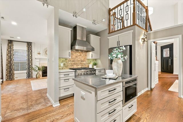 82 Remington Drive W, Highland Village, TX 75077