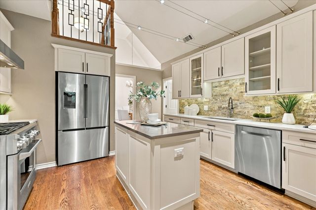 82 Remington Drive W, Highland Village, TX 75077