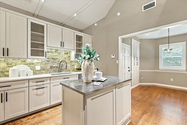 82 Remington Drive W, Highland Village, TX 75077