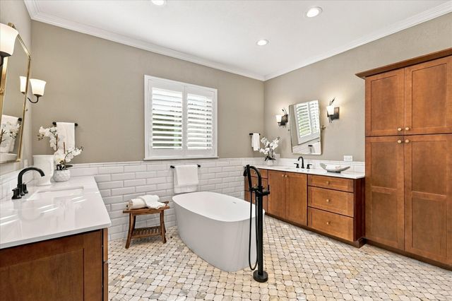 82 Remington Drive W, Highland Village, TX 75077