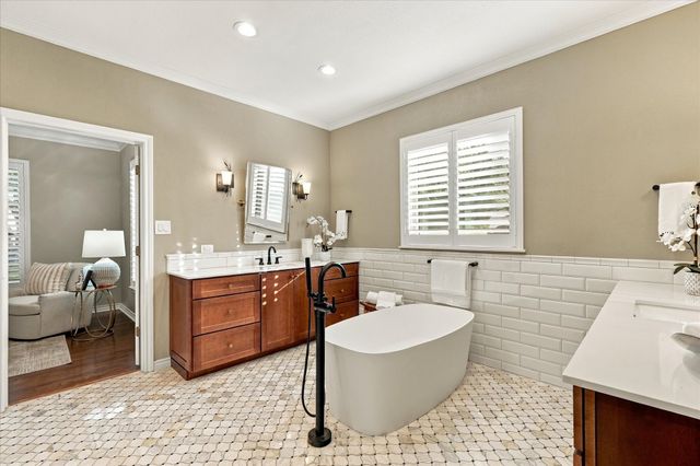 82 Remington Drive W, Highland Village, TX 75077