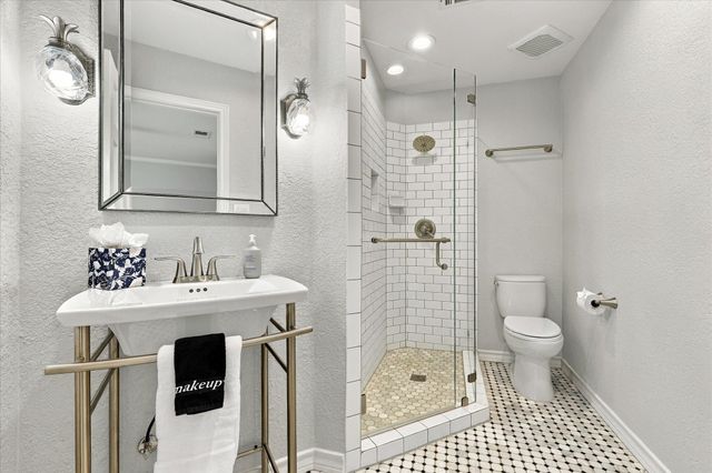 82 Remington Drive W, Highland Village, TX 75077