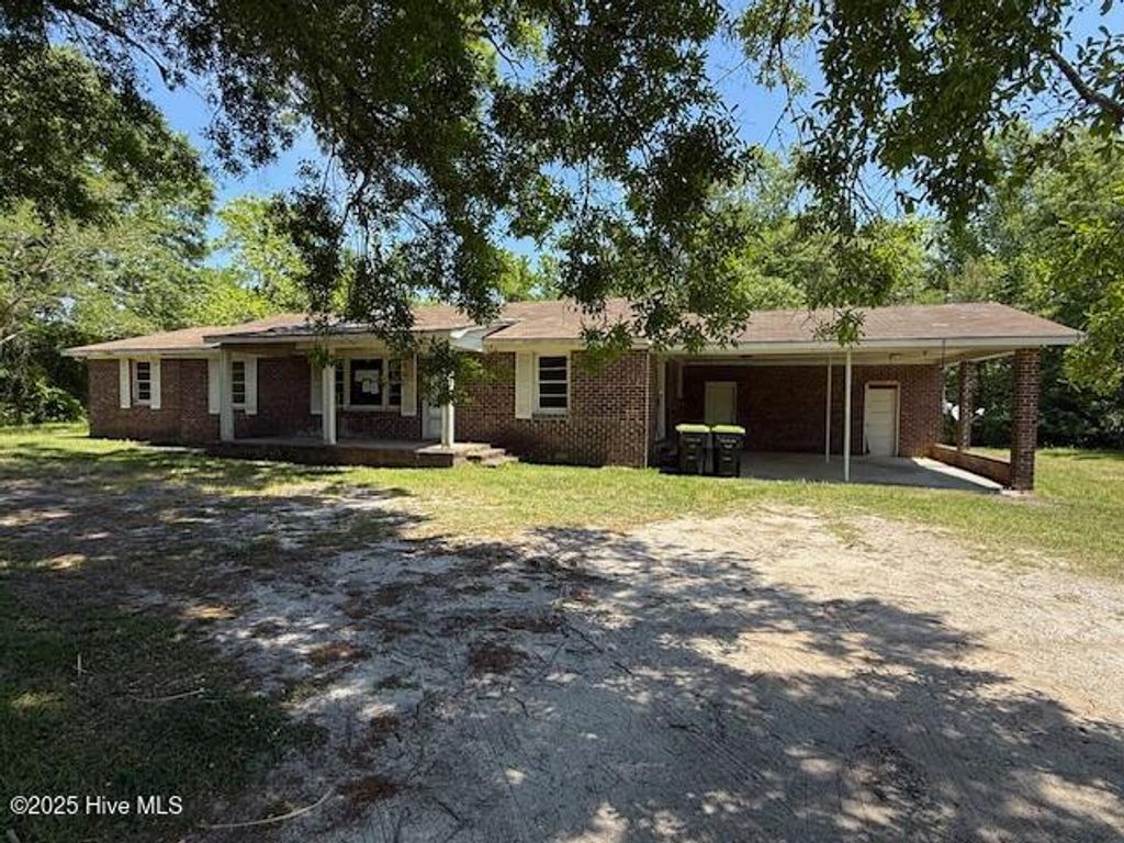 350 Randolphville Road, Bolivia, NC 28422