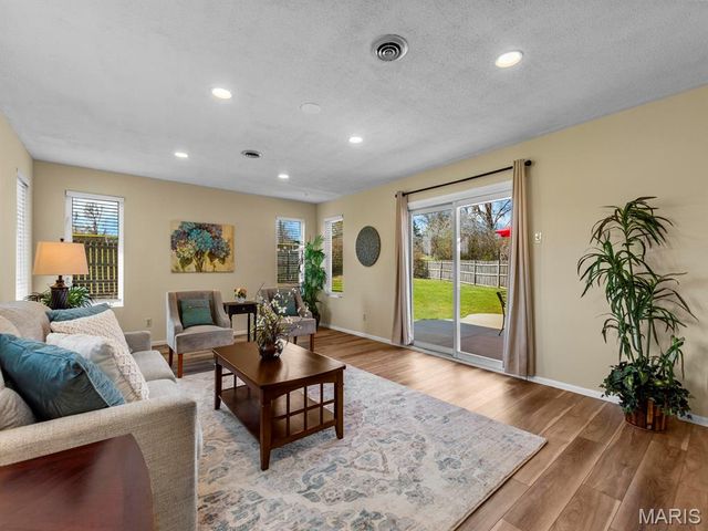 642 Laven Del Lane, Kirkwood, MO 63122