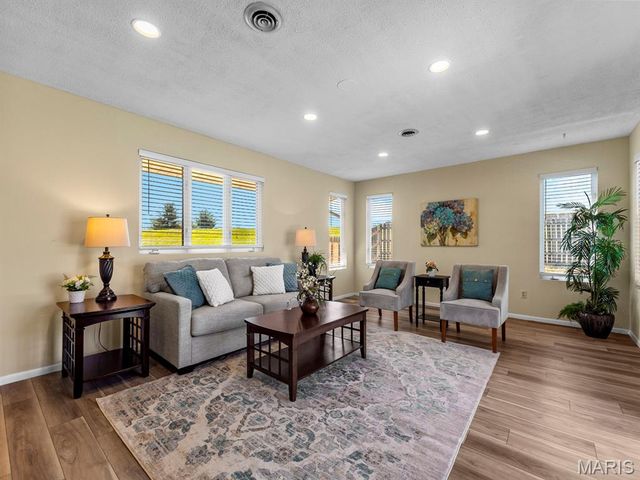 642 Laven Del Lane, Kirkwood, MO 63122