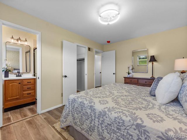 642 Laven Del Lane, Kirkwood, MO 63122