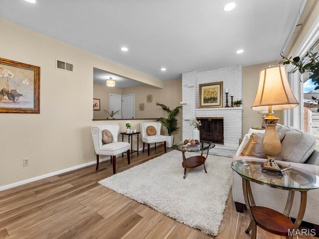 642 Laven Del Lane, Kirkwood, MO 63122