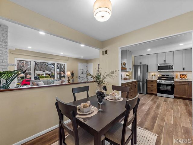 642 Laven Del Lane, Kirkwood, MO 63122