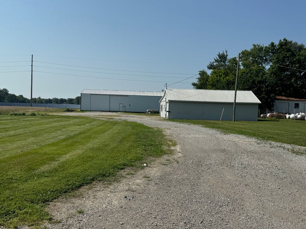 Image 2 of property listing at 1815 Forest Avenue, Mt Vernon, IL 62864