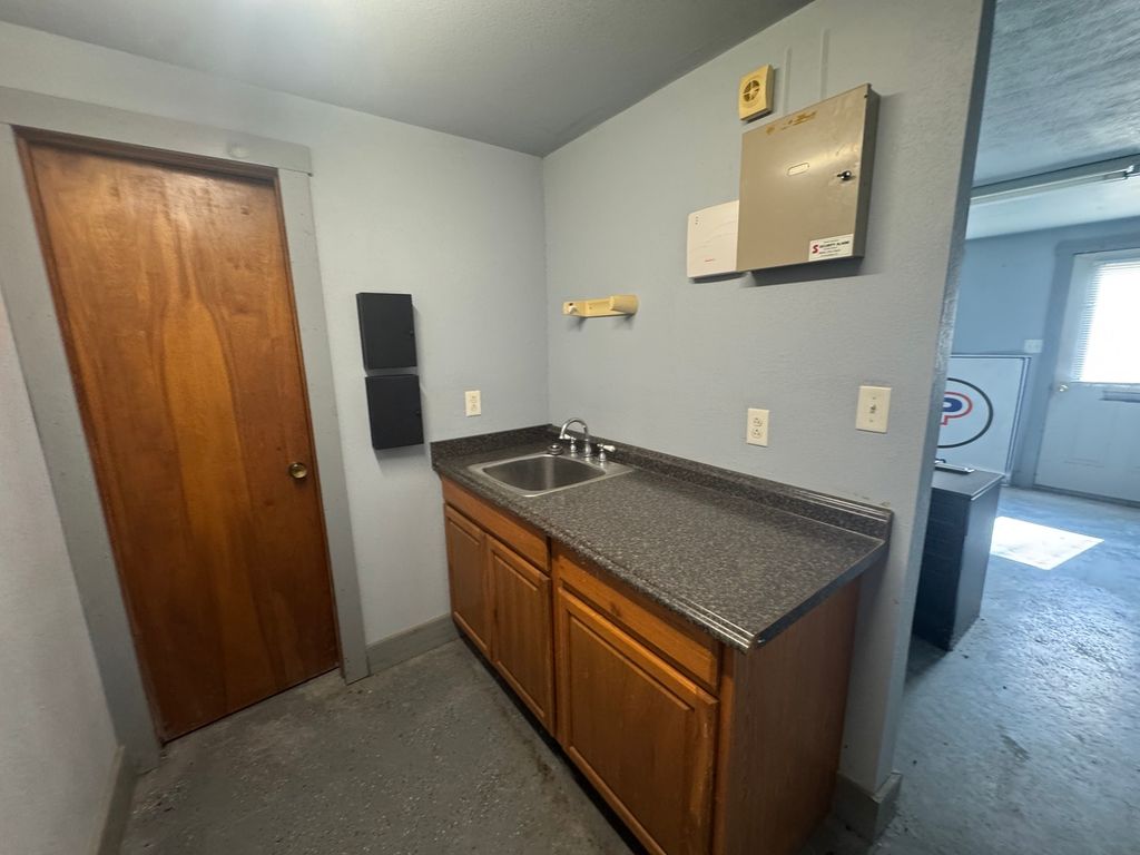 Image 11 of property listing at 1815 Forest Avenue, Mt Vernon, IL 62864