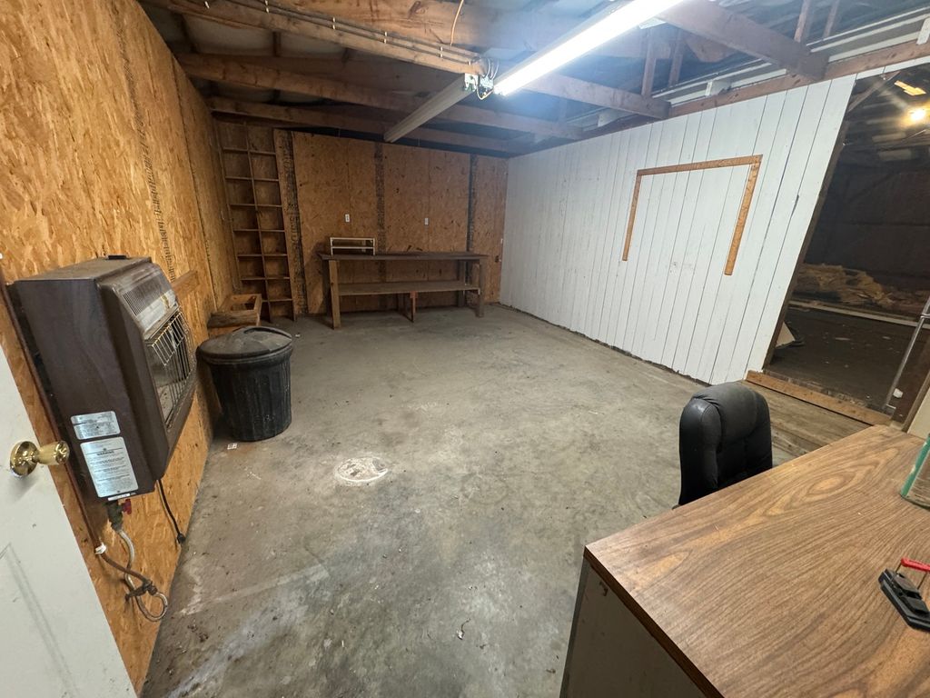 Image 12 of property listing at 1815 Forest Avenue, Mt Vernon, IL 62864