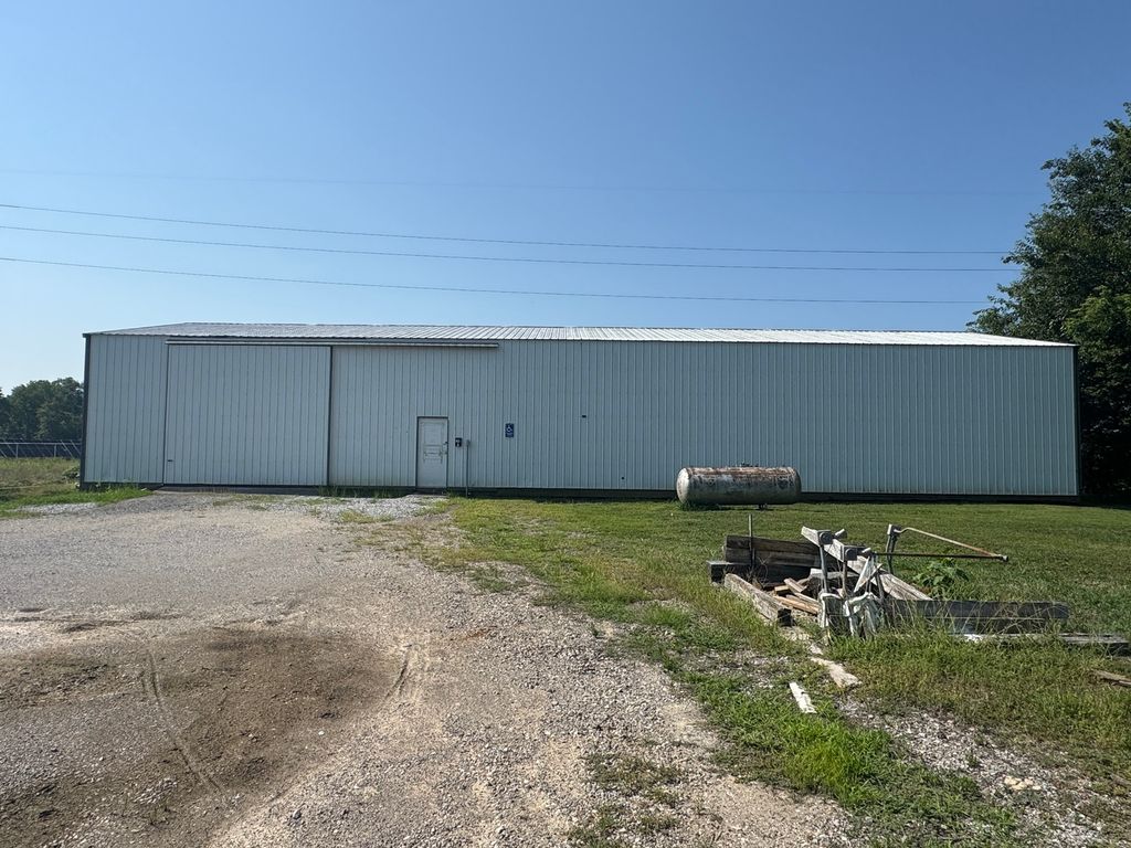 Image 16 of property listing at 1815 Forest Avenue, Mt Vernon, IL 62864