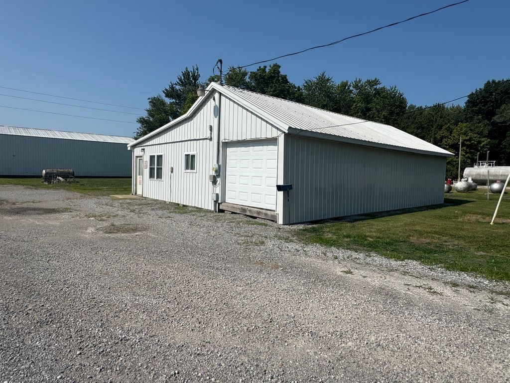 Image 24 of property listing at 1815 Forest Avenue, Mt Vernon, IL 62864