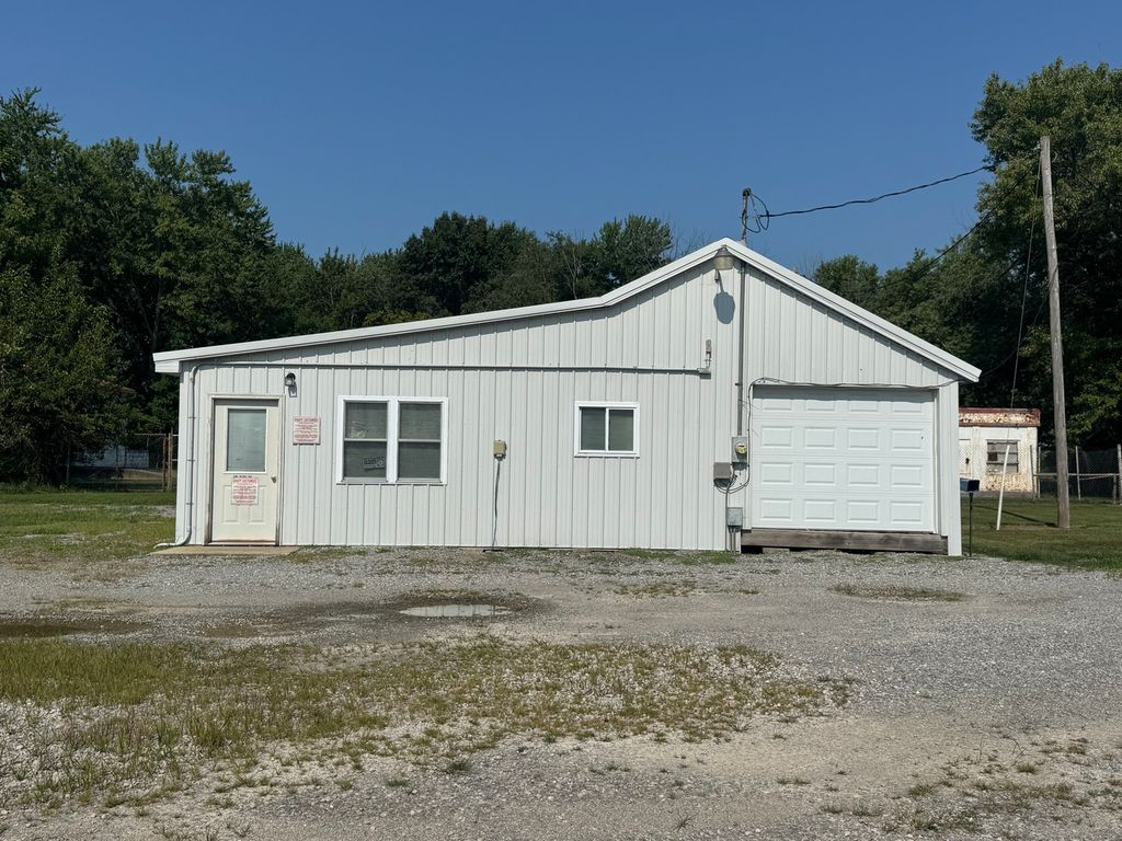 Image 25 of property listing at 1815 Forest Avenue, Mt Vernon, IL 62864