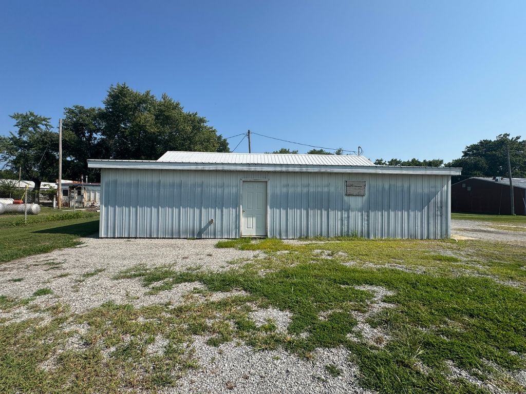 Image 26 of property listing at 1815 Forest Avenue, Mt Vernon, IL 62864
