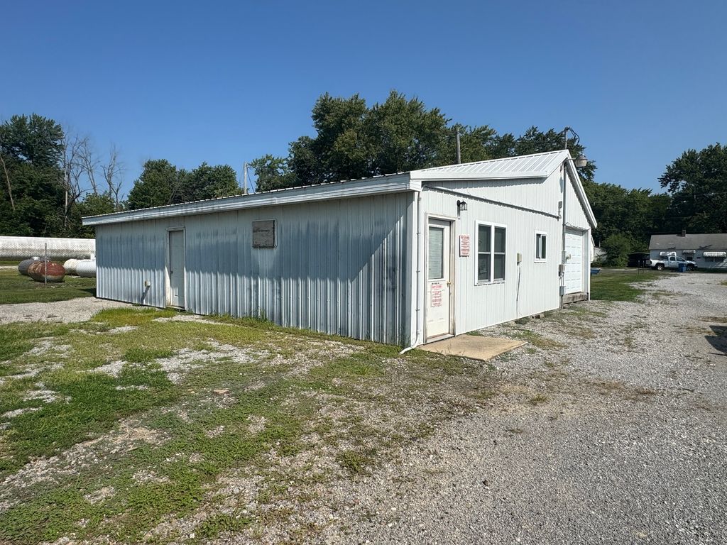 Image 28 of property listing at 1815 Forest Avenue, Mt Vernon, IL 62864