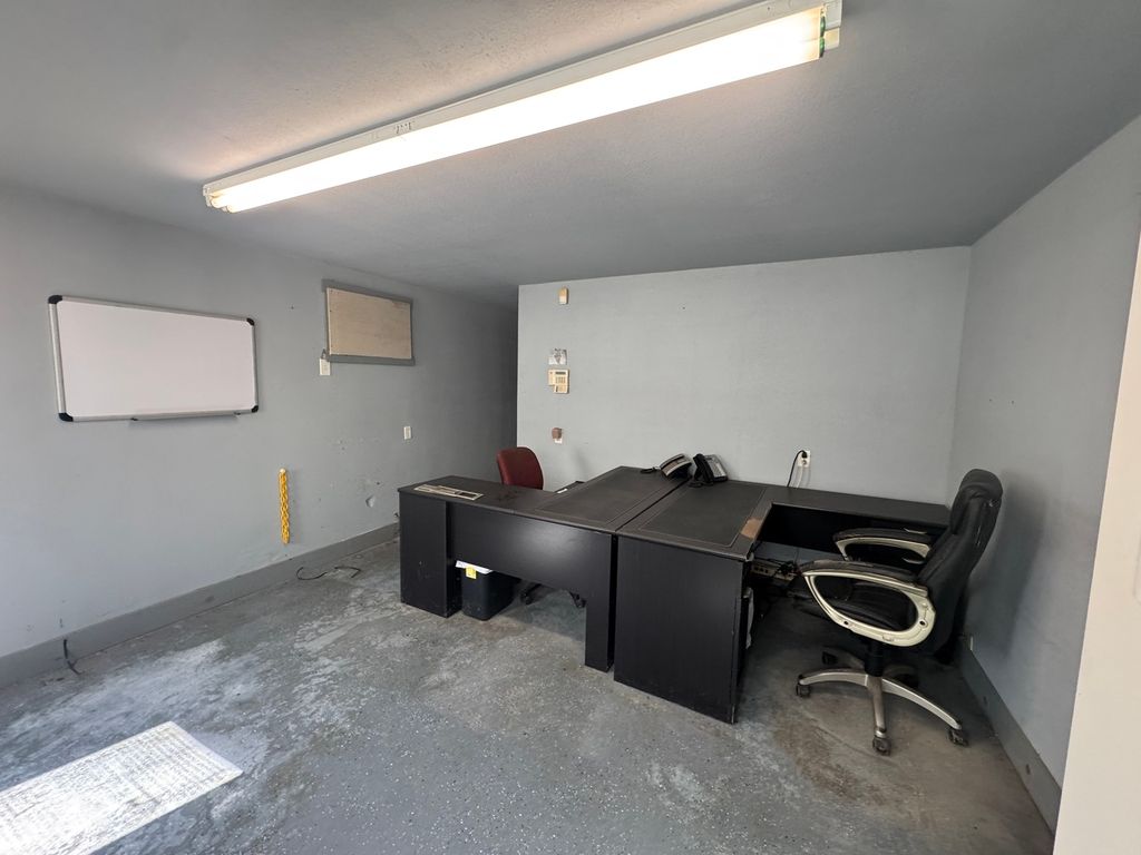 Image 4 of property listing at 1815 Forest Avenue, Mt Vernon, IL 62864