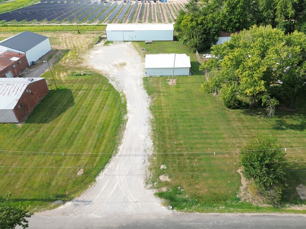 Image 34 of property listing at 1815 Forest Avenue, Mt Vernon, IL 62864