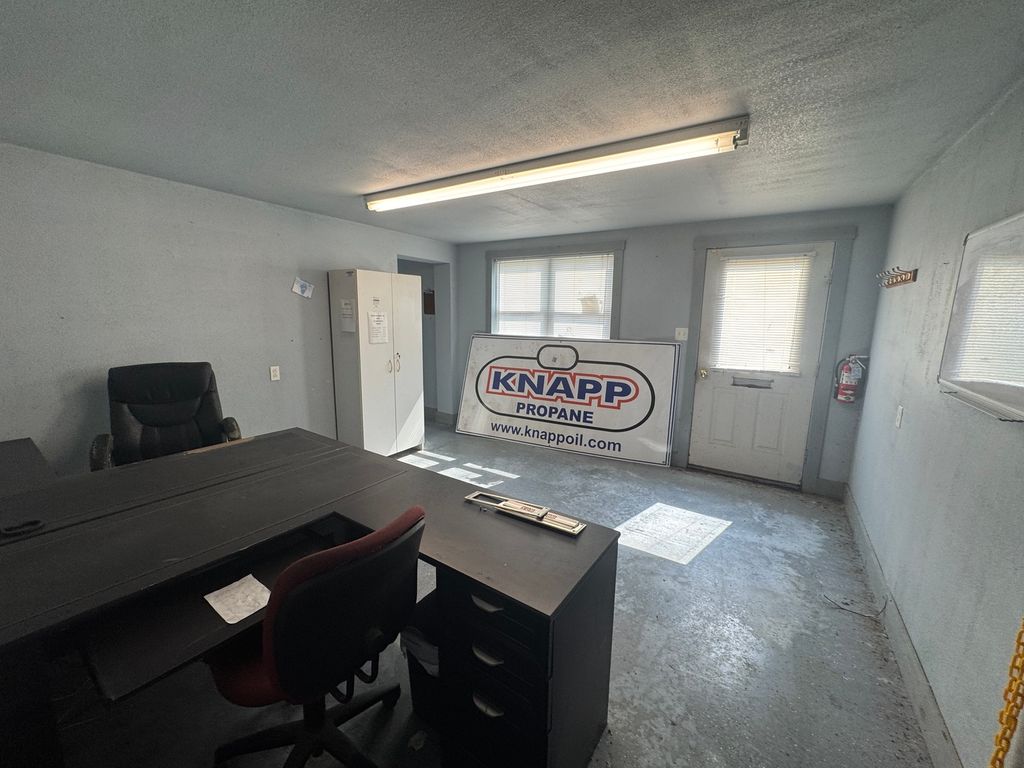 Image 5 of property listing at 1815 Forest Avenue, Mt Vernon, IL 62864