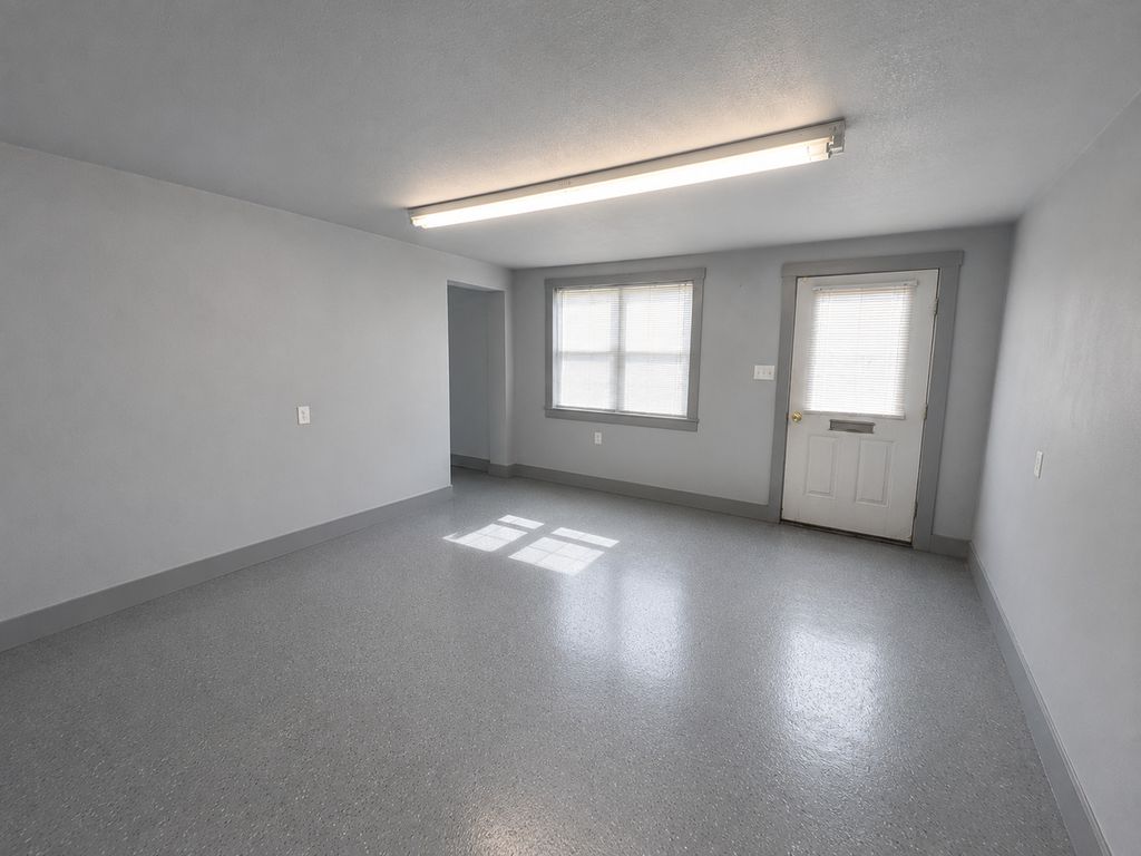 Image 6 of property listing at 1815 Forest Avenue, Mt Vernon, IL 62864