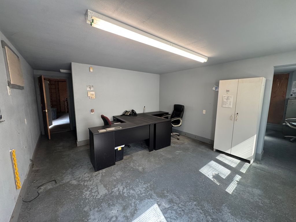 Image 7 of property listing at 1815 Forest Avenue, Mt Vernon, IL 62864