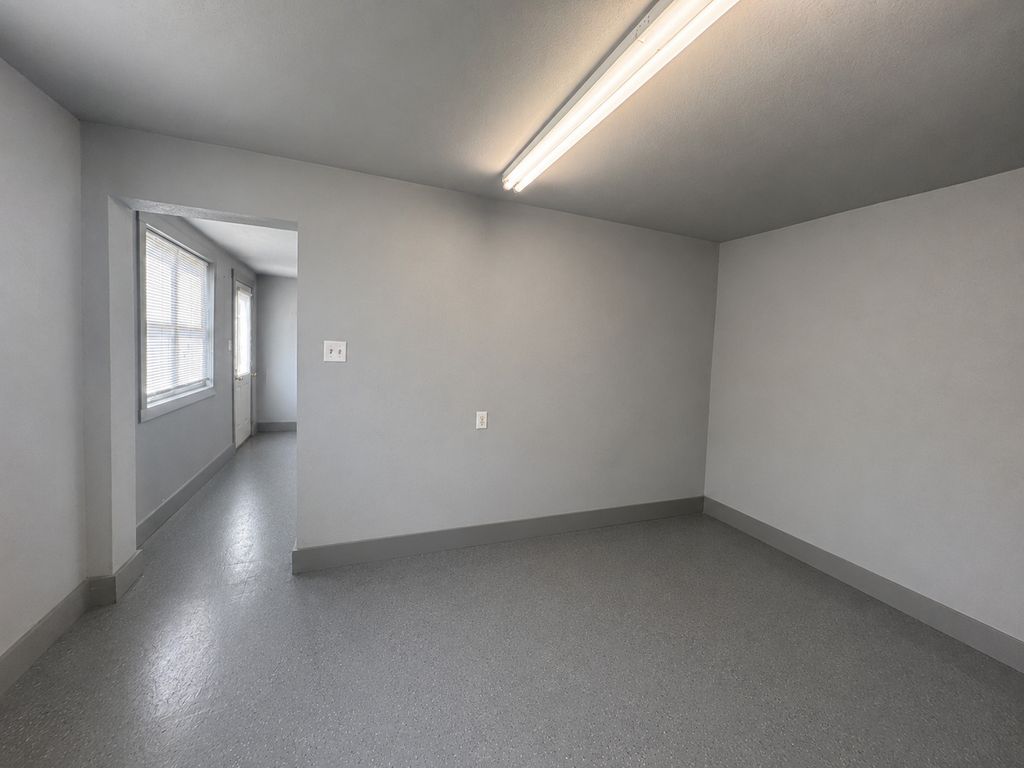 Image 10 of property listing at 1815 Forest Avenue, Mt Vernon, IL 62864