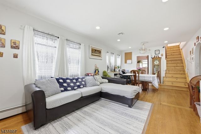 161 South Pkwy, Clifton City, NJ 07014