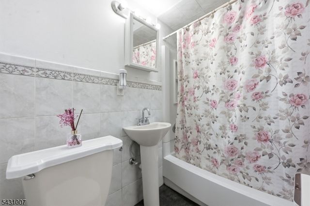161 South Pkwy, Clifton City, NJ 07014