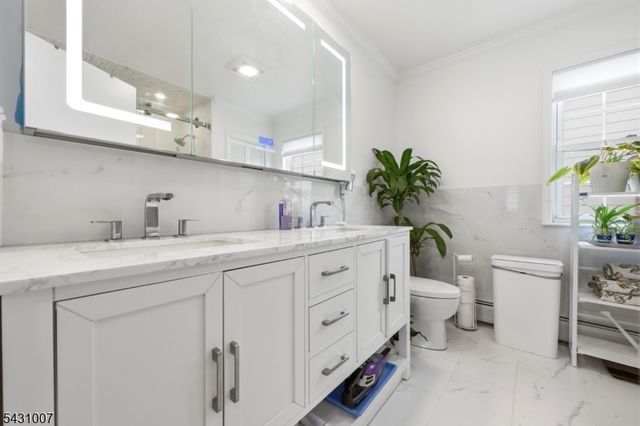 161 South Pkwy, Clifton City, NJ 07014