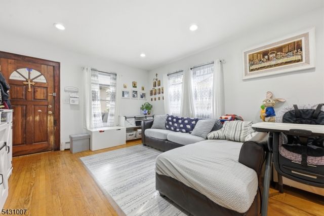 161 South Pkwy, Clifton City, NJ 07014
