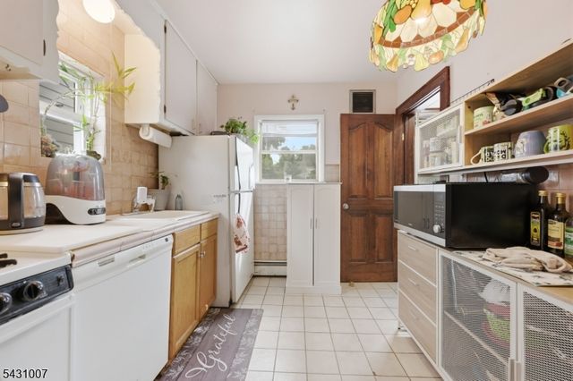 161 South Pkwy, Clifton City, NJ 07014