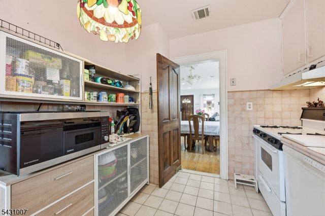 161 South Pkwy, Clifton City, NJ 07014