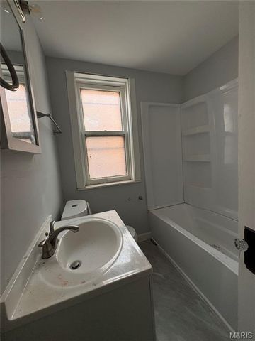 5027 S Broadway, St Louis, MO 63111