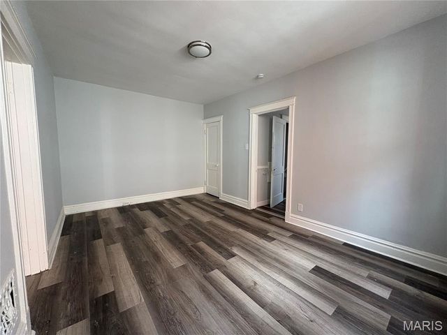 5027 S Broadway, St Louis, MO 63111