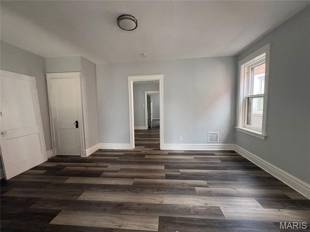 5027 S Broadway, St Louis, MO 63111