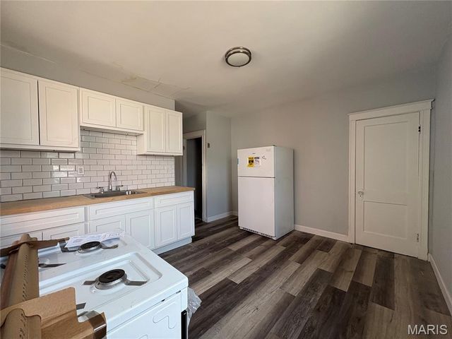 5027 S Broadway, St Louis, MO 63111