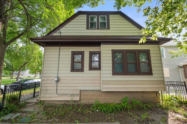 4881 N 27th STREET, Milwaukee, WI 53209